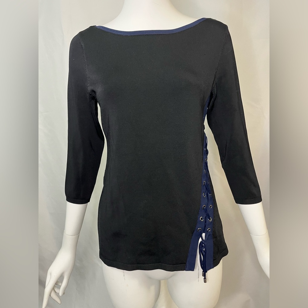 💙White House Black Market Black and Blue Lace-Up Side Top.